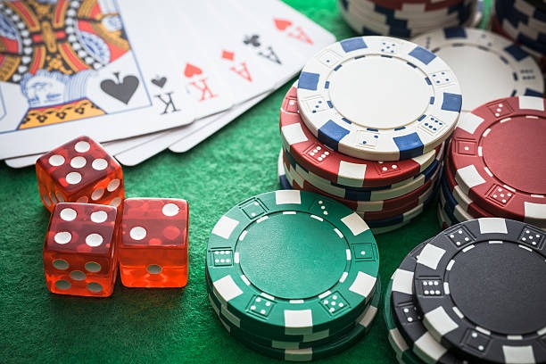 Mobile baccarat interface showing bet placement and live dealer